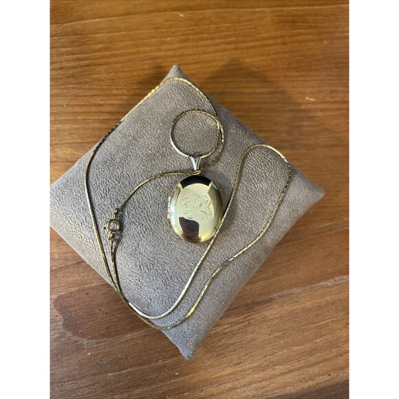 Vintage Jewelry Gold Tone Oval Monogrammed Polished Picture Locket Necklace 24” - Picture 5 of 6